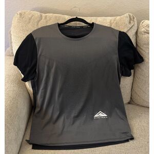 Nike Trail Men’s T-Shirt – Lightweight and Comfortable. Like New. Free Ship
